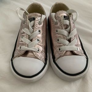 🚨FLASH SALE🚨CONVERSE ROSE GOLD TODDLER SHOES 🖤